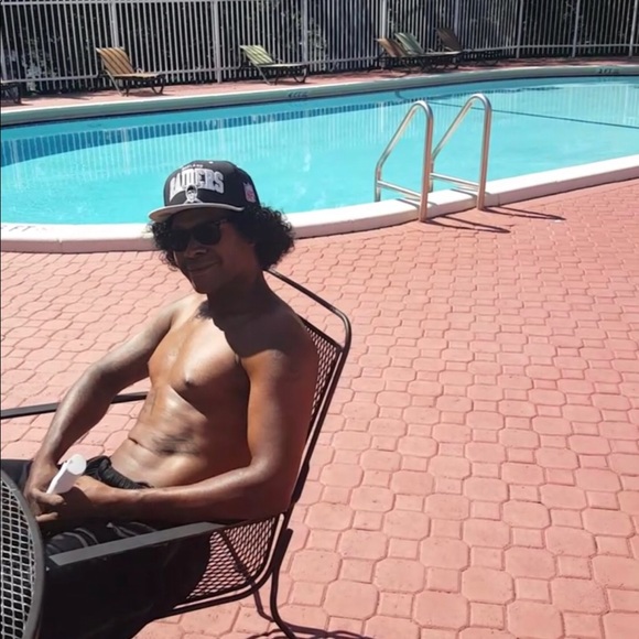 Meet your Posher, Procurer - Picture 4 of 8